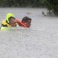 Harvey passa por Houston, faz seis mortos e deixa um rastro de destruição histórico