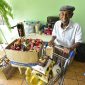 No Espírito Santo, idoso de 89 anos cata latinhas para ajudar famílias carentes
