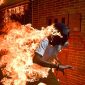 Imagem de manifestante em chamas vence o World Press Photo