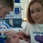 Aparelhos que mantêm bebê vivo são desligados e ele respira por conta própria