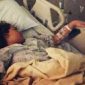 Jovem quase perde a vida após desenvolver doença por causa de absorvente