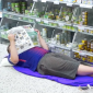 Finlandeses dormem em supermercado para combater onda de calor