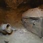 Arqueólogos encontram em Creta tumba intacta de jardineiro minoico