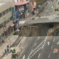 Buraco gigante engole rua no Japão