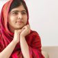 Malala se forma pela Universidade de Oxford aos 22 anos e recebe trote para celebrar