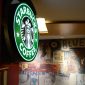 Por que gigantes como Starbucks, Coca-Cola, Unilever e Diageo suspenderam publicidade nas redes sociais