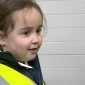 Menina de 4 anos liga para serviço de emergência e salva vida da mãe