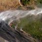 Gravidade bêbada: a água desta cachoeira está "caindo" para cima?