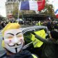 "Coletes amarelos" voltam às ruas na França com protestos modestos, mas marcados por confrontos