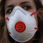 Por que especialistas são contra dispensar máscaras no Brasil
